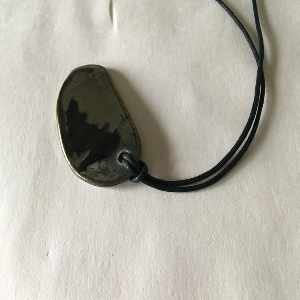 Metallic Oval Pendant Necklace