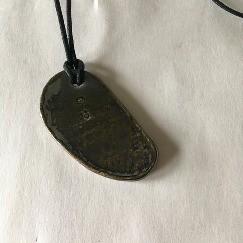 Metallic Oval Pendant Necklace